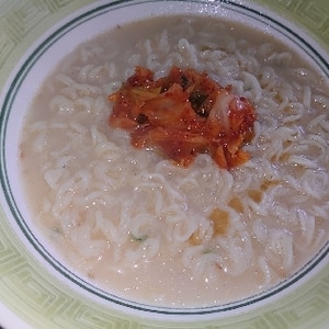 アレンジうまかっちゃん☆キムチとんこつラーメン